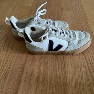 Veja Kid Lace-Up V-10 Sneaker